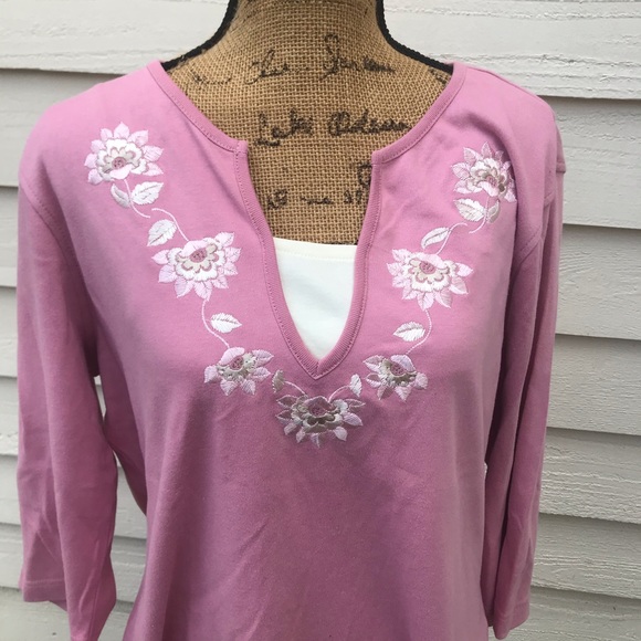 3 for $18 Pink embroidered top 16/18W - Picture 2 of 6